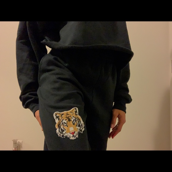 BABE patch cropped sweatshirt and sweatpants set - Picture 6 of 6